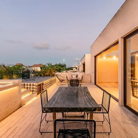 407 Stunning Penthouse Apartment For 2